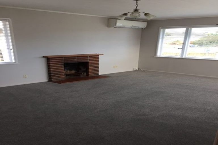 Photo of property in 22 Gossamer Drive, Pakuranga Heights, Auckland, 2010
