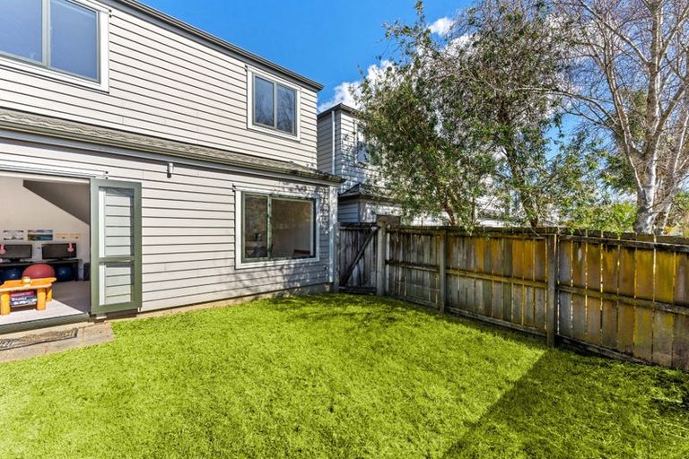 Photo of property in 8/36 John Jennings Drive, Oteha, Auckland, 0632