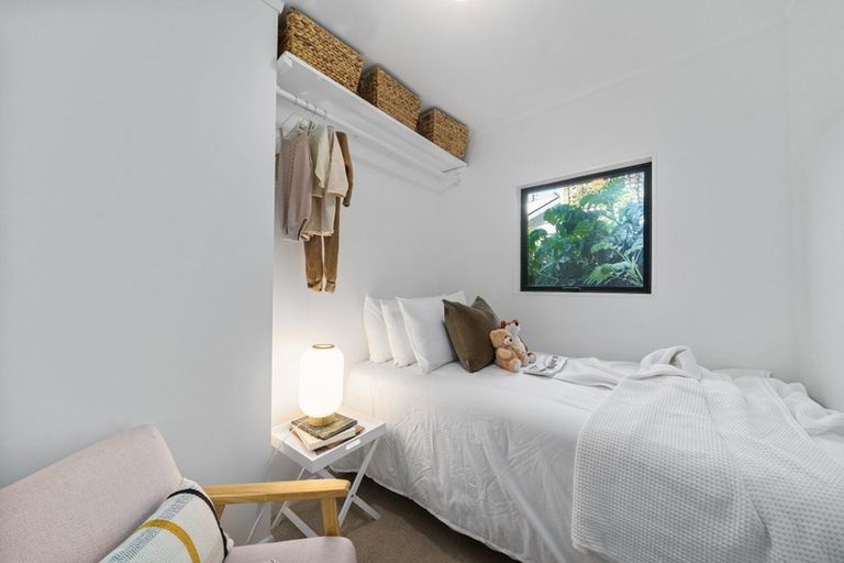 Photo of property in 49 Airlie Road, Plimmerton, Porirua, 5026