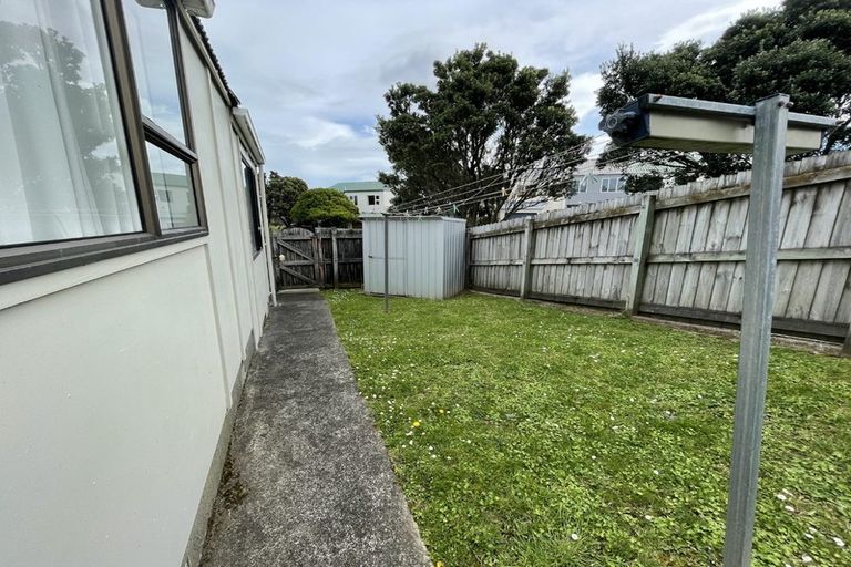 Photo of property in 152 Akaroa Drive, Maupuia, Wellington, 6022