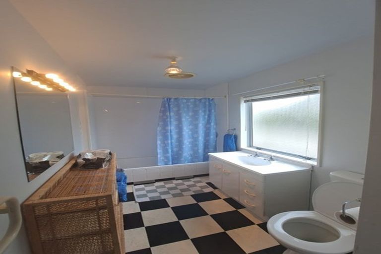 Photo of property in 21 Arden Place, Oakura, 4314