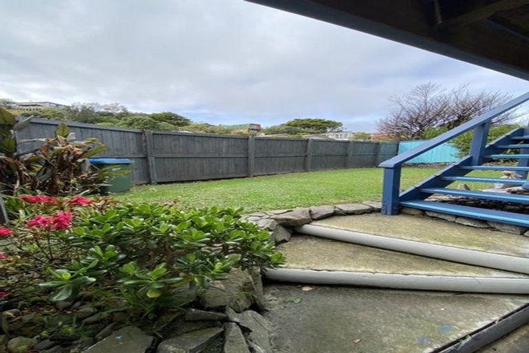 Photo of property in 33 Omapere Street, Whitby, Porirua, 5024