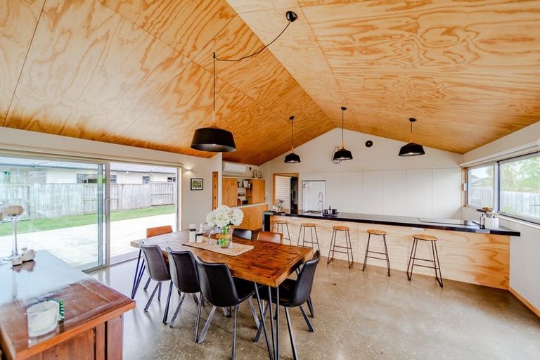 Photo of property in 76 Belgrove Drive, Waipukurau, 4200