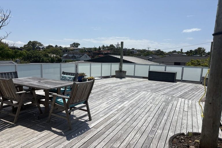 Photo of property in 1/953 Beach Road, Torbay, Auckland, 0630