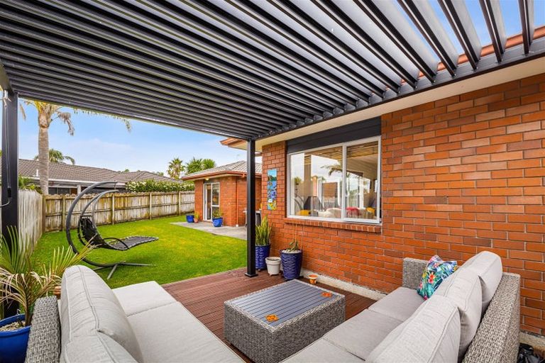 Photo of property in 3 Springtide Place, Red Beach, 0932