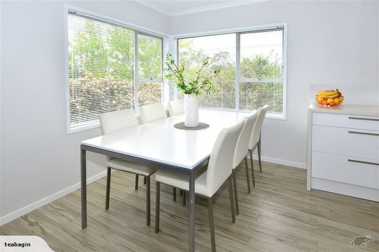 Photo of property in 28 Totaravale Drive, Totara Vale, Auckland, 0629