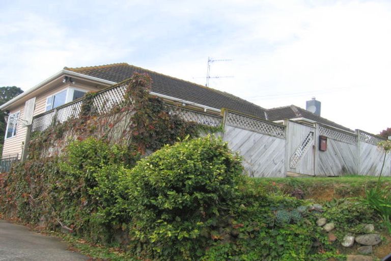 Photo of property in 42 Tawa Terrace, Tawa, Wellington, 5028