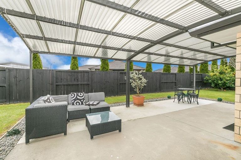 Photo of property in 28 Whitney Place, Rototuna North, Hamilton, 3210