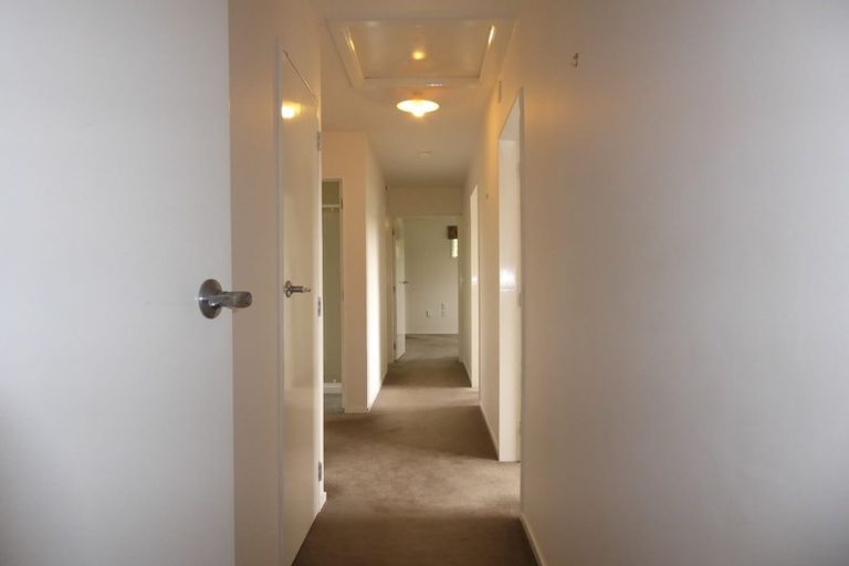 Photo of property in 198 Newlands Road, Newlands, Wellington, 6037