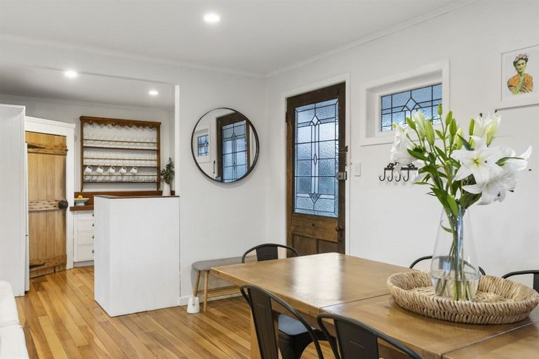 Photo of property in 2/259 Glenfield Road, Hillcrest, Auckland, 0627