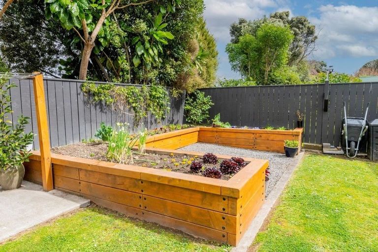 Photo of property in 21 Hurunui Street, Waikanae, 5036