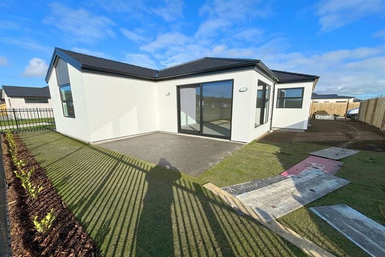 Photo of property in 2 Riroriro Lane, Halswell, Christchurch, 8025