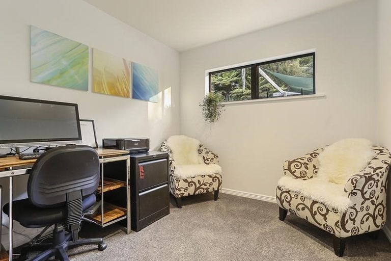 Photo of property in 25 Cochran Road, Oratia, Auckland, 0604