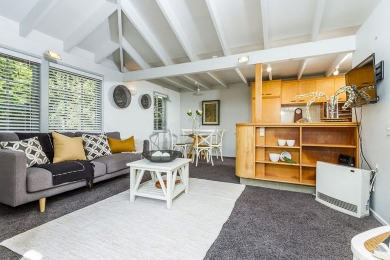 Photo of property in 16 Tiri Road, Milford, Auckland, 0620