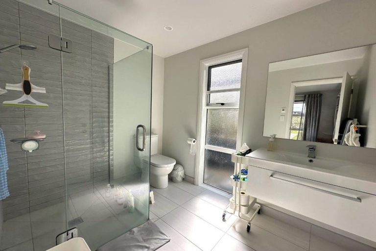 Photo of property in 15 Monaco Grove, Fitzherbert, Palmerston North, 4410