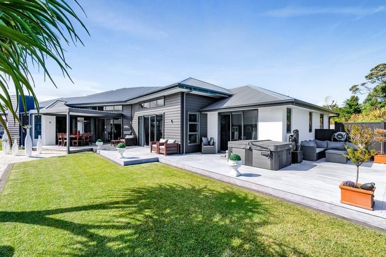 Photo of property in 10 Augusta Grove, Waiwhakaiho, New Plymouth, 4312