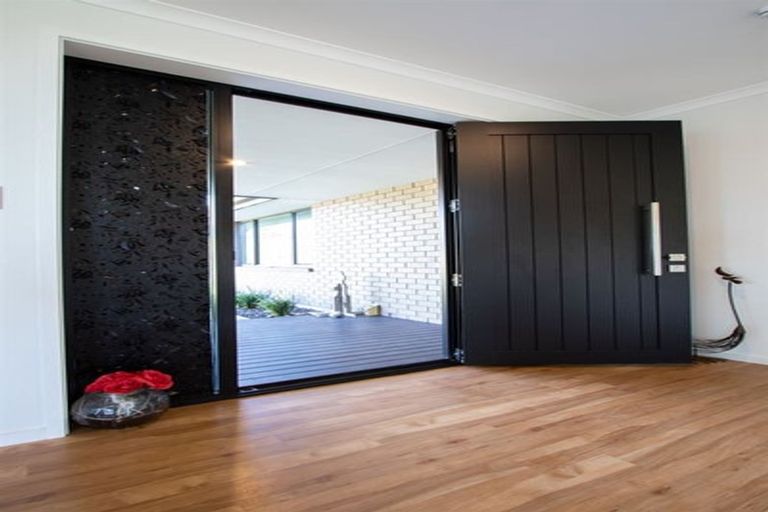 Photo of property in 10 Takutai Terrace, Ruatapu, 7883