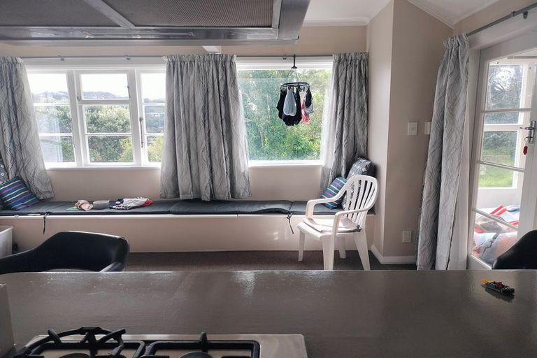 Photo of property in 11 Miles Crescent, Newlands, Wellington, 6037