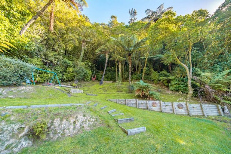 Photo of property in 116 Pinehaven Road, Pinehaven, Upper Hutt, 5019