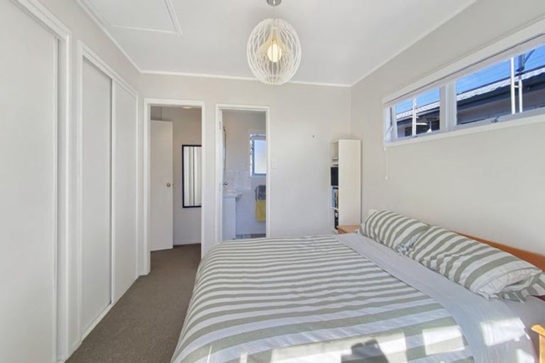 Photo of property in 74 Ferry Parade, Herald Island, Auckland, 0618