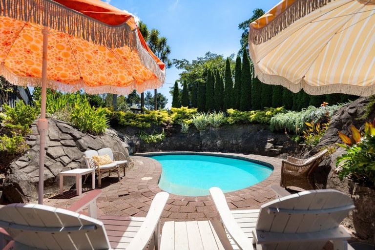 Photo of property in 16 Miller Street, Otane, 4202