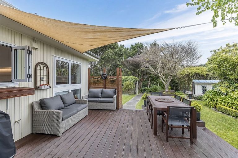 Photo of property in 142 Kahu Road, Paremata, Porirua, 5024