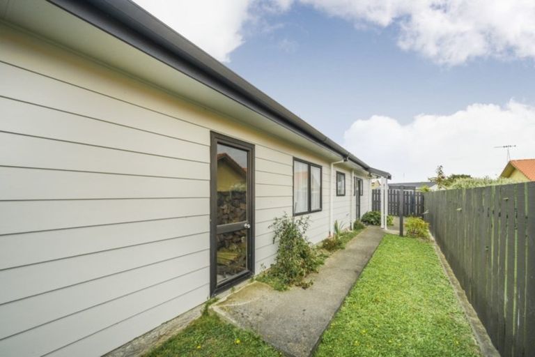 Photo of property in 28 Chatsworth Place, Highbury, Palmerston North, 4412