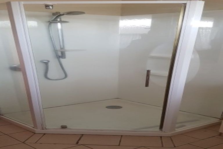 Photo of property in 212 Forrest Hill Road, Forrest Hill, Auckland, 0620