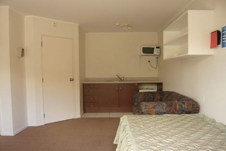 Photo of property in 2 Vine Street, Hillcrest, Hamilton, 3216