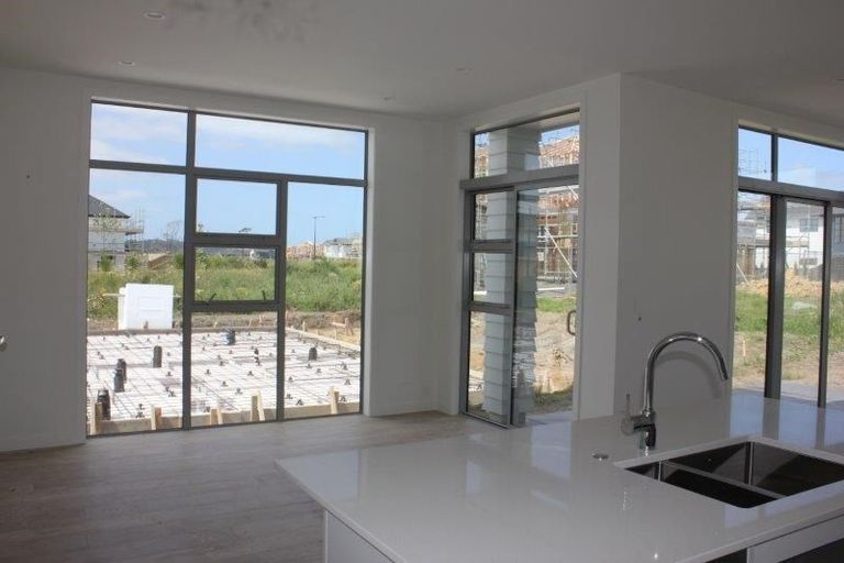 Photo of property in 33 Myland Drive, Hobsonville, Auckland, 0616