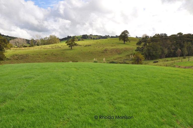 Photo of property in 12 Arahanga Road, Paparoa, 0571