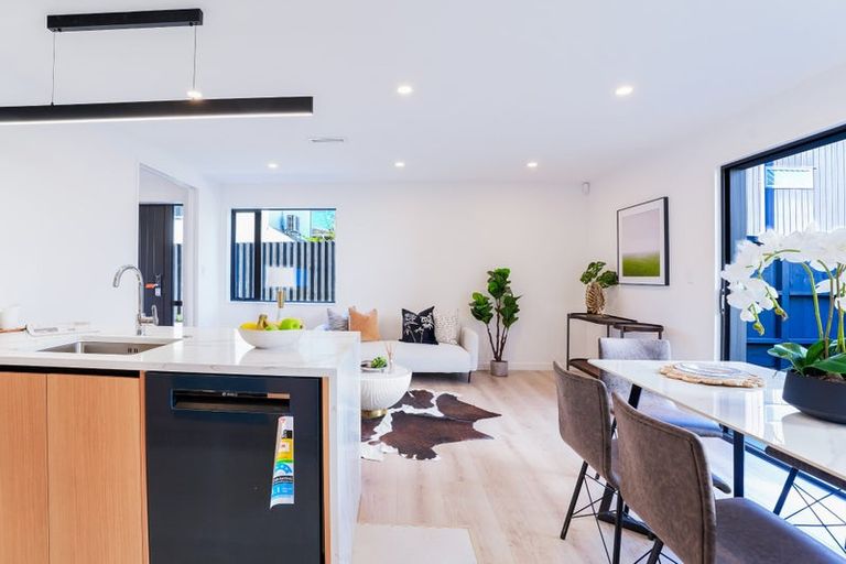 Photo of property in 71b Seaview Road, Castor Bay, Auckland, 0620