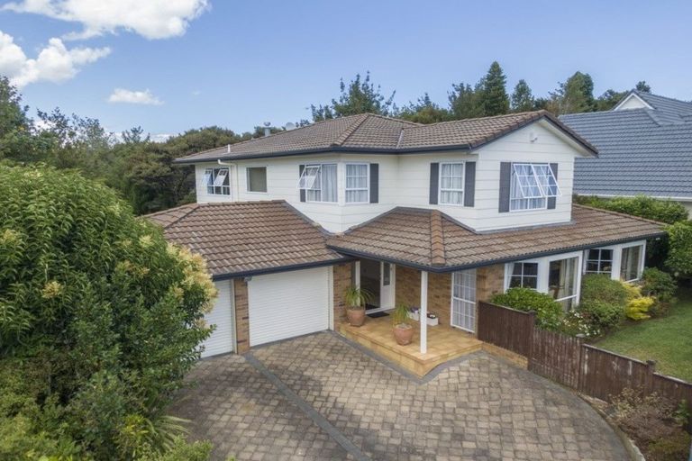 Photo of property in 21 Ravenstone Place, Chatswood, Auckland, 0626