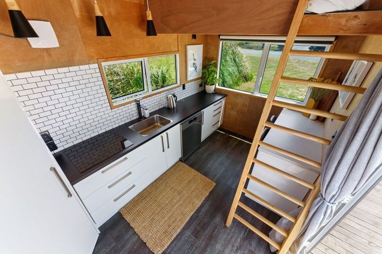 Photo of property in 47 Reay Mackay Grove, Waikawa Beach, Levin, 5573