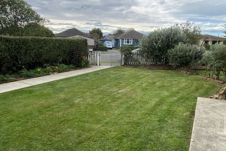 Photo of property in 70 Winters Road, Redwood, Christchurch, 8051