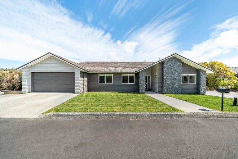 Photo of property in 66 Mount Marua Way, Timberlea, Upper Hutt, 5018