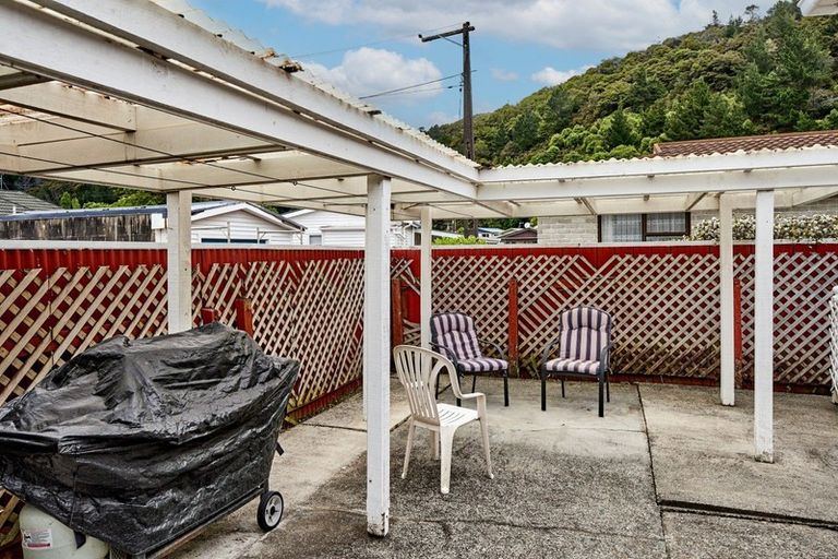 Photo of property in 5 Lane Street, Wallaceville, Upper Hutt, 5018