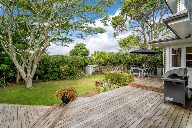 Photo of property in 14 Maleme Avenue, Belmont, Auckland, 0622