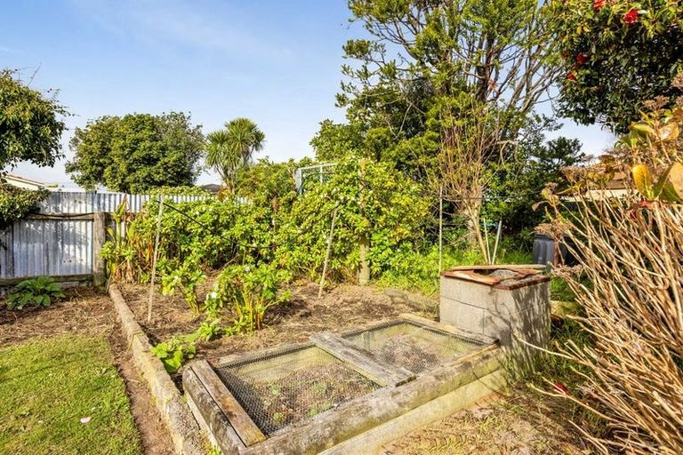 Photo of property in 84 Domett Street, Opunake, 4616