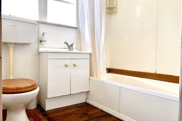 Photo of property in 50 Claude Street, Fairfield, Hamilton, 3214