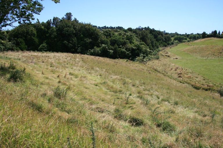 Photo of property in 556 Mangorei Road, Mangorei, New Plymouth, 4371