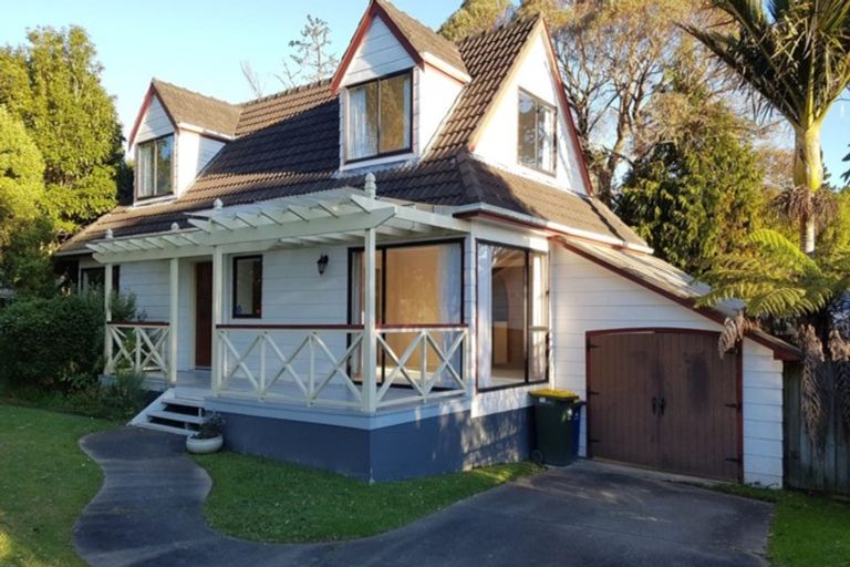 Photo of property in 28 Sunward Rise, Glenfield, Auckland, 0629
