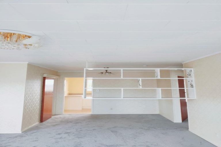 Photo of property in 1/36 Blacklock Avenue, Henderson, Auckland, 0612