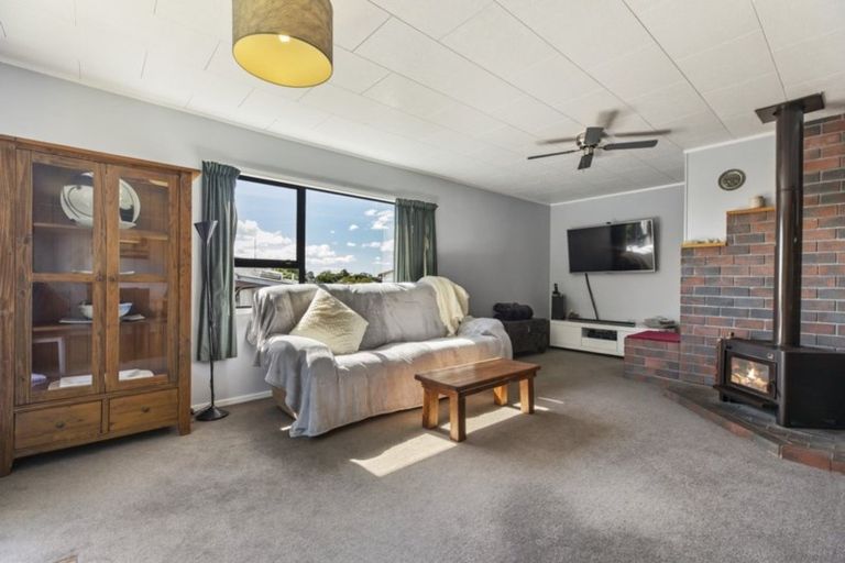 Photo of property in 19 Rukumoana Place, Clendon Park, Auckland, 2103