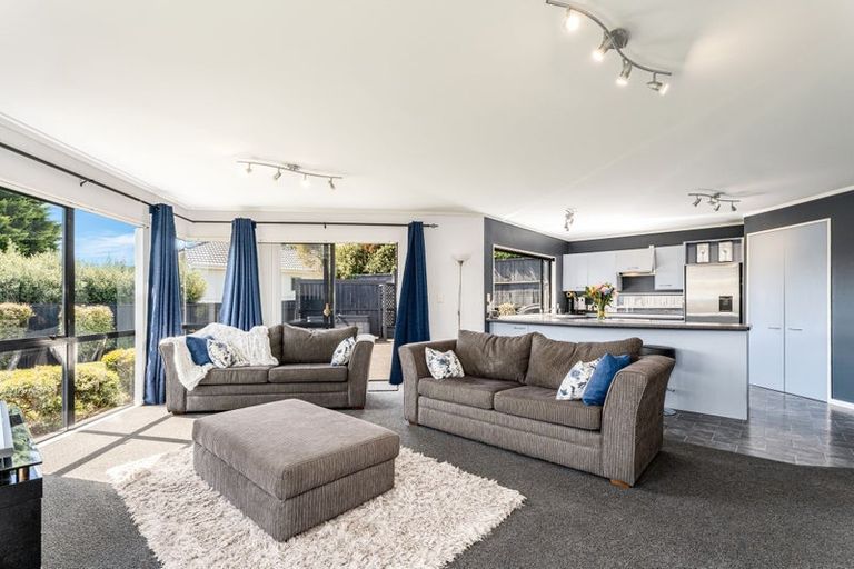 Photo of property in 21 Joseph Banks Drive, Whitby, Porirua, 5024