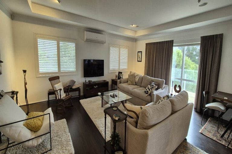 Photo of property in 3 Viridian Lane, Greenhithe, Auckland, 0632