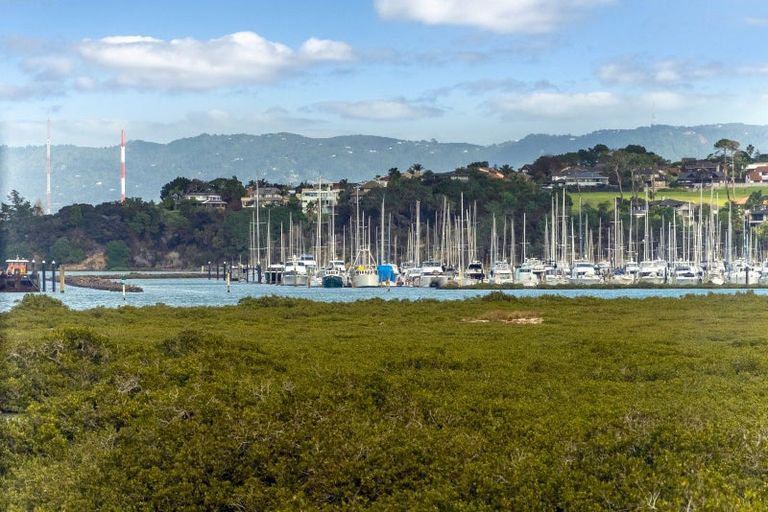 Photo of property in 4/4 Limestone Drive, Hobsonville, 0616