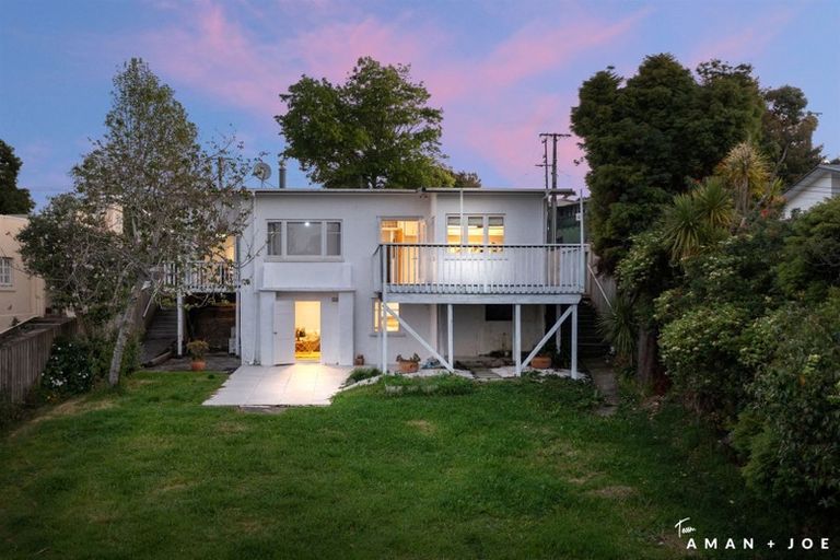 Photo of property in 12 Eastglen Road, Glen Eden, Auckland, 0602