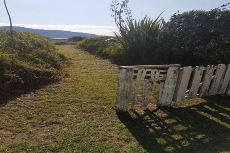 Photo of property in 37 Manly Street, Paraparaumu Beach, Paraparaumu, 5032