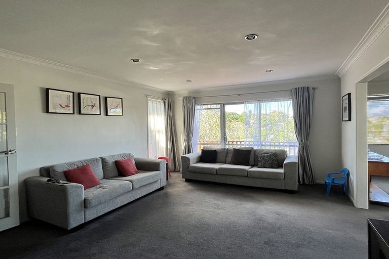 Photo of property in 25 Halberg Street, Glenfield, Auckland, 0629